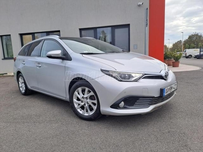 TOYOTA AURIS Touring Sports 1.4 D-4D Active Trend+ TSS Üveg panorámatető. Magyarországi. Szervízkönyves! Friss műszaki vizsga!