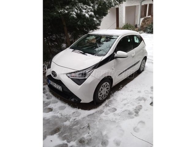 TOYOTA AYGO 1.0 x-play Magyarországon első forgalomba helyezés.1.tulajdonos