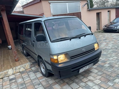 TOYOTA HI-ACE Hiace 2.4 D Glass Van