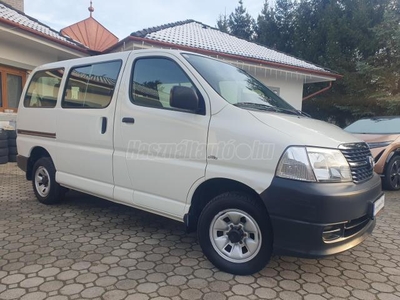 TOYOTA HI-ACE Hiace 2.5 D-4D 4WD BUS Stilus KLIMA!!! 237.600Km!!! 4x4!!! GYÁRILAG 8SZEMÉLYES SZGK!!! VEZETETT SZERVIZKÖNYV!!