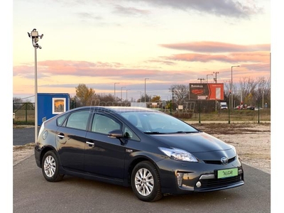 TOYOTA PRIUS PLUG-IN KEYLESSGO/HEADUP/PLUGIN!!!