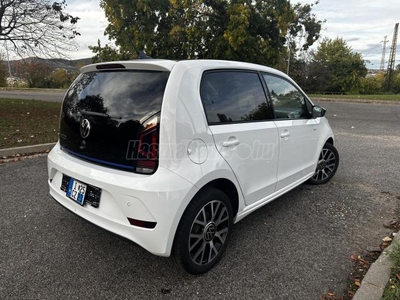 VOLKSWAGEN UP e-Up! Y Felni. spoiler. 2 színű. kamera