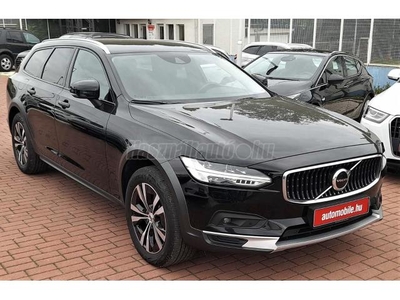 VOLVO V90 Cross Country 2.0 [B4] MHEV AWD Pro Geartronic 1 év Garanciával + 1.tulajdonostól + sérülésmentes Áfás-ár!