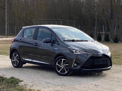 TOYOTA YARIS 1.5 HSD Style Panoramic SensoSmart Safety e-CVT PANORÁMA ÜVEGTETŐ/FÉLBŐR ÜLÉSEK/SÁVVÁLTÓ/ÜTKÖZÉSRE FIGYELMEZTETŐ