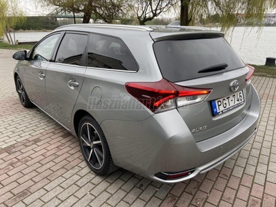 TOYOTA AURIS 1.6 Selection Első tulajdonos. szép állapotú.automata.132Le