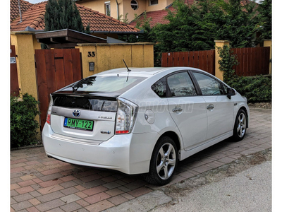 TOYOTA PRIUS PLUG-IN