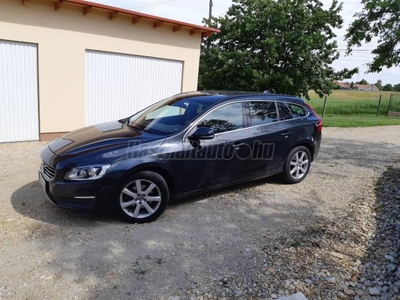 VOLVO V60 2.0 D [D2] Momentum