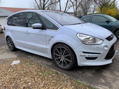 FORD S-MAX 2.0 EcoBoost Titanium-S PowerShift Gyöngyházfehér-7-fős-Piros Biztonsági Övek