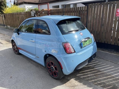 FIAT 500e (Automata) napfénytetős. otthoni és utcai töltővel. téli/nyári gumikkal