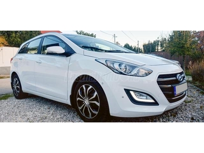 HYUNDAI I30 1.6 CRDi HP Style KÍTŰNŐ ÁLLAPOT. MAGAS FELSZERELTSÉG. 136 LE