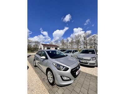 HYUNDAI I30 1.6 CRDi LP Business Kamera.radar.szervkönyves. Szép állapot!