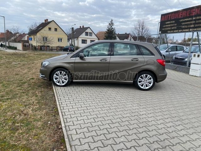 MERCEDES-BENZ B 180 CDI BlueEFFICIENCY SZERVÍZKÖNYV-XENON-NAVI-ÜLÉSFŰTÉS-ÚJSZERŰ