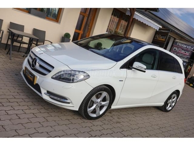 MERCEDES-BENZ B 200 BlueEFFICIENCY (Automata) ELSŐ TULAJDONOSTÓL - MÁRKASZERVIZES MÚLT!