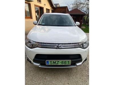 MITSUBISHI OUTLANDER 2.0 PHEV Instyle Navi 4WD CVT