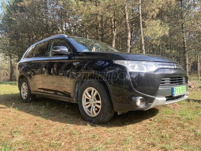 MITSUBISHI OUTLANDER 2.0 PHEV Instyle Navi 4WD CVT EU6 X-Line