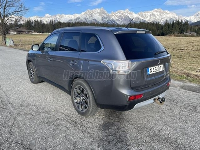 MITSUBISHI OUTLANDER 2.2 DI-D Instyle Navi 4WD (Napfénytető/Bőr/Xenon/Elektromos csomagtérajtó/Adaptív Tempomat)