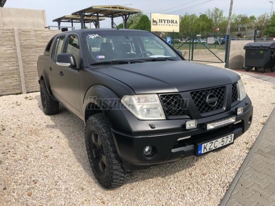 NISSAN NAVARA 4WD Double 2.5D SE Dupla kabinos modell / kiegészítőkkel / platózáró fedéllel