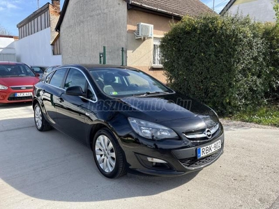 OPEL ASTRA J Sedan 1.4 T Enjoy (Automata) / Végig vezetett szervizkönyv / Napfénytető /