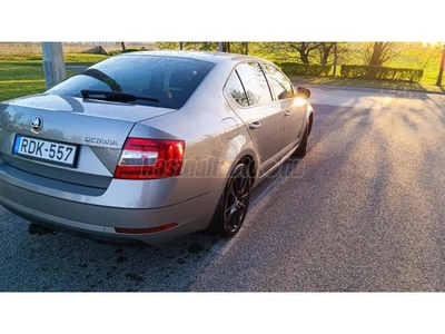 SKODA OCTAVIA 1.6 CR TDI Style DSG