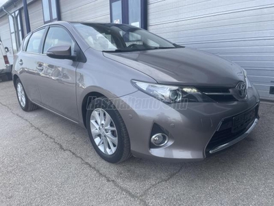 TOYOTA AURIS 1.6 Live Becsületesnepper