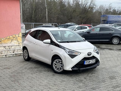 TOYOTA AYGO 1.0 x-play + style + cool&safe + connectivity MAGYAR 1TUL LED ÚJGUMI XBELSŐ TEMP SZERVÓ KLÍMA HIFI ISOFIX 7EKM EU6 ÚJAUTÓ GARA