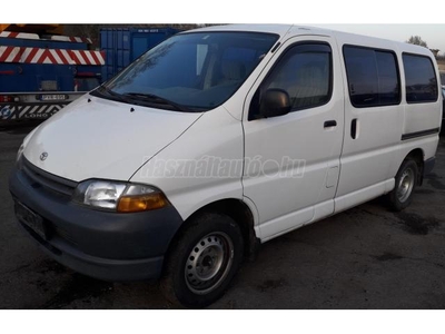 TOYOTA HI-ACE Hiace 2.4 D Glass Van