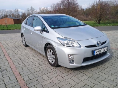 TOYOTA PRIUS 1.8 HSD(Automata)