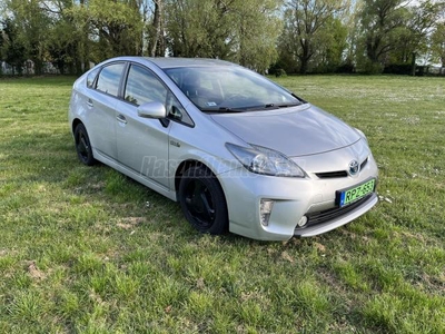 TOYOTA PRIUS PLUG-IN