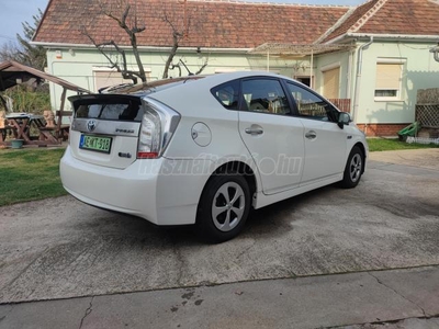 TOYOTA PRIUS PLUG-IN Confort