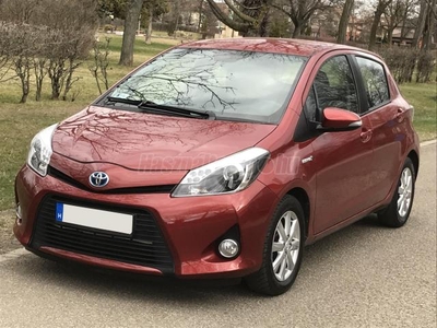 TOYOTA YARIS 1.5 HSD Executive (Automata) HIBRID-BENZIN! TEMPOMAT! NAVIGÁCIÓ! VEZETETT SZERVIZKÖNYV!