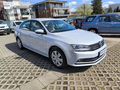 VOLKSWAGEN JETTA VI 1.4 TSI BMT Comfortline 100000 KM! Halvány sarkifény gyöngymetál!