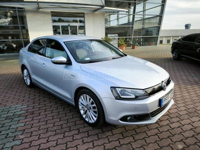 VOLKSWAGEN JETTA VI 1.4 TSI BMT Highline DSG