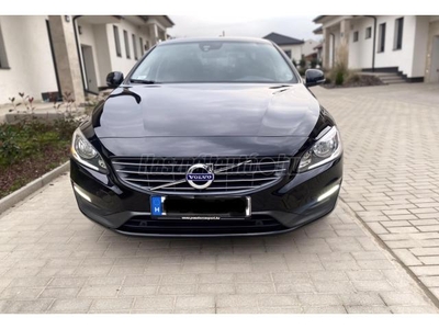 VOLVO S60 1.6 D [D2] Momentum Powershift