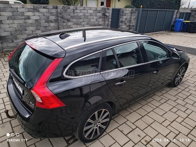 VOLVO V60 2.4 D [D6] PHEV AWD Summum Geartronic