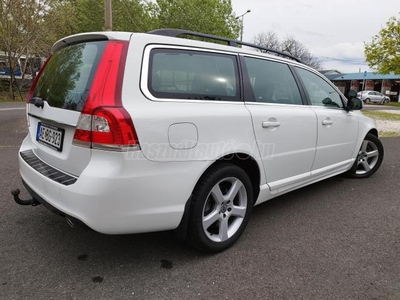 VOLVO V70 2.4 D [D4] AWD Momentum Geartronic