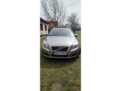 VOLVO V70 2.4 D [D5] AWD Summum Geartronic