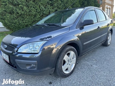 Ford Focus 1.6 Ambiente Sedan!