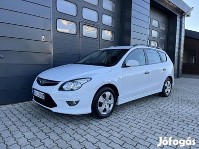 Hyundai I30 i30u CW 1.6 CRDi LP Life Szervizelt...