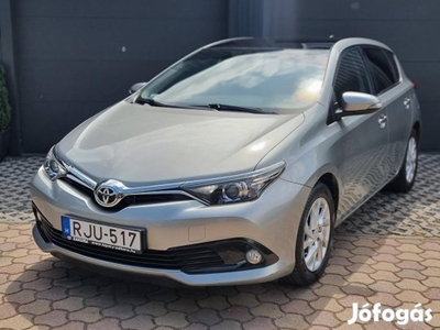 Toyota Auris 1.2T Executive MY17 Prestige Skyvi...