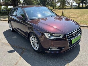 AUDI A3 Sportback 2.0 TDI Attraction quattro SZERVIZKÖNYV