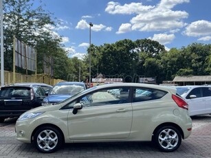 FORD FIESTA 1.25 Titanium BENZINES 96.000 KM VEZETETT SZERVIZKÖNYV!