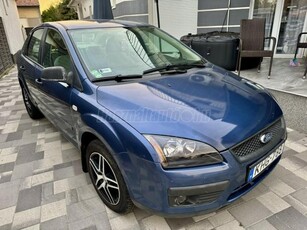 FORD FOCUS 1.6 Ghia Megkímélt!