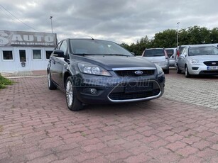 FORD FOCUS 1.6 Titanium Navigáció. Szervizkönyv