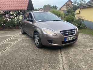 KIA CEE'D 1.4 LX Base