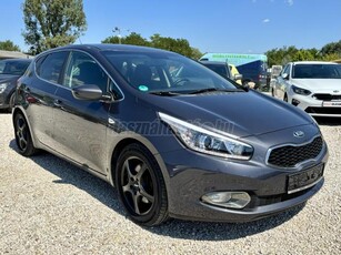 KIA CEE'D 1.6 GDI Limitált Prémium Gyári fény-Navi-Kamera-Ülés és korm.fűtés-Digitklíma-Tempomat-Téli-nyári aluf