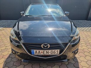 MAZDA 3 Sport 1.5 Attraction SZÉP ÉBENFEKETE.NAVI.DUPLA DIGIKLÍMA.VÉGIG VEZETETT KINYOMTATOTT E-SZERVIZKÖNYV