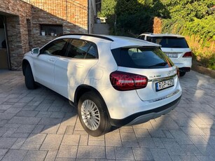 MERCEDES-BENZ GLA 180 Style 7G-DCT