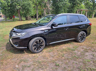 MITSUBISHI OUTLANDER 2.0 PHEV Instyle Navi 4WD CVT EU6