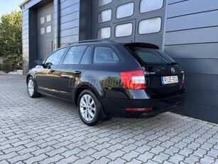 SKODA OCTAVIA Combi 1.6 CR TDI Style SZERVIZKÖNYV / 27 % ÁFÁS / 1.TULAJ / MAGYARORSZÁG-i / NAVI / ÜLÉSFŰTÉS