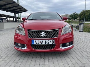 SUZUKI KIZASHI Manuális 6 sebességes . Bőr belső . Napfénytető. Vezetett szervizkönyv